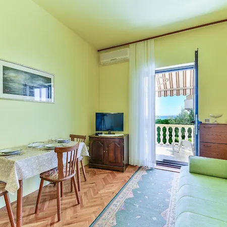 Apartment In House Liveric In At The Vir