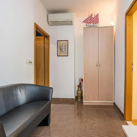 Apartment In House Liveric In At The Vir