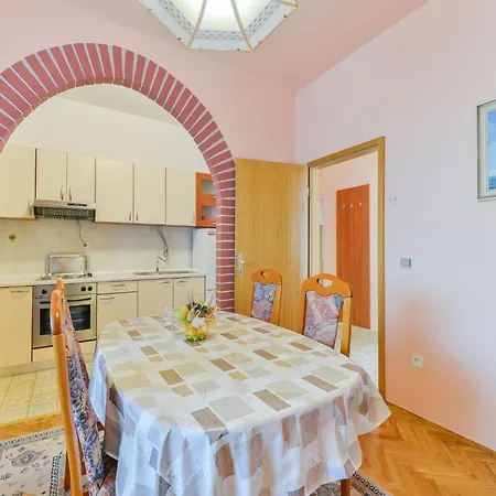Apartment In House Liveric In At The Vir