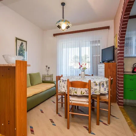 Apartment In House Liveric In At The Vir