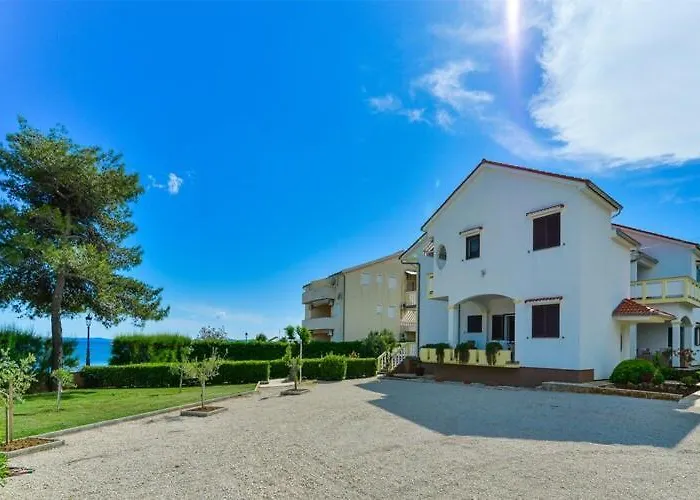 Appartement In House Liveric, In At The *